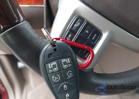 2015 Chrysler Town & Country Limited Platinum из США, поврежденный, VIN 2C4RC1GG9FR742449